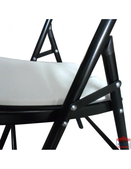 Chaise pliante en polyéthylène moulé haute densité