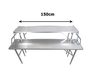 Notre table présentoir mesure 1,50 m de long